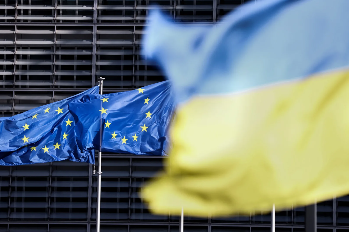 Начало переговоров о вступлении украины в ес. Евросоюз. Флаг Украины и ЕС. Украина Евросоюз. Вступление Украины в Евросоюз.