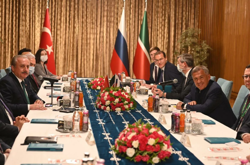 Рустам Минниханов