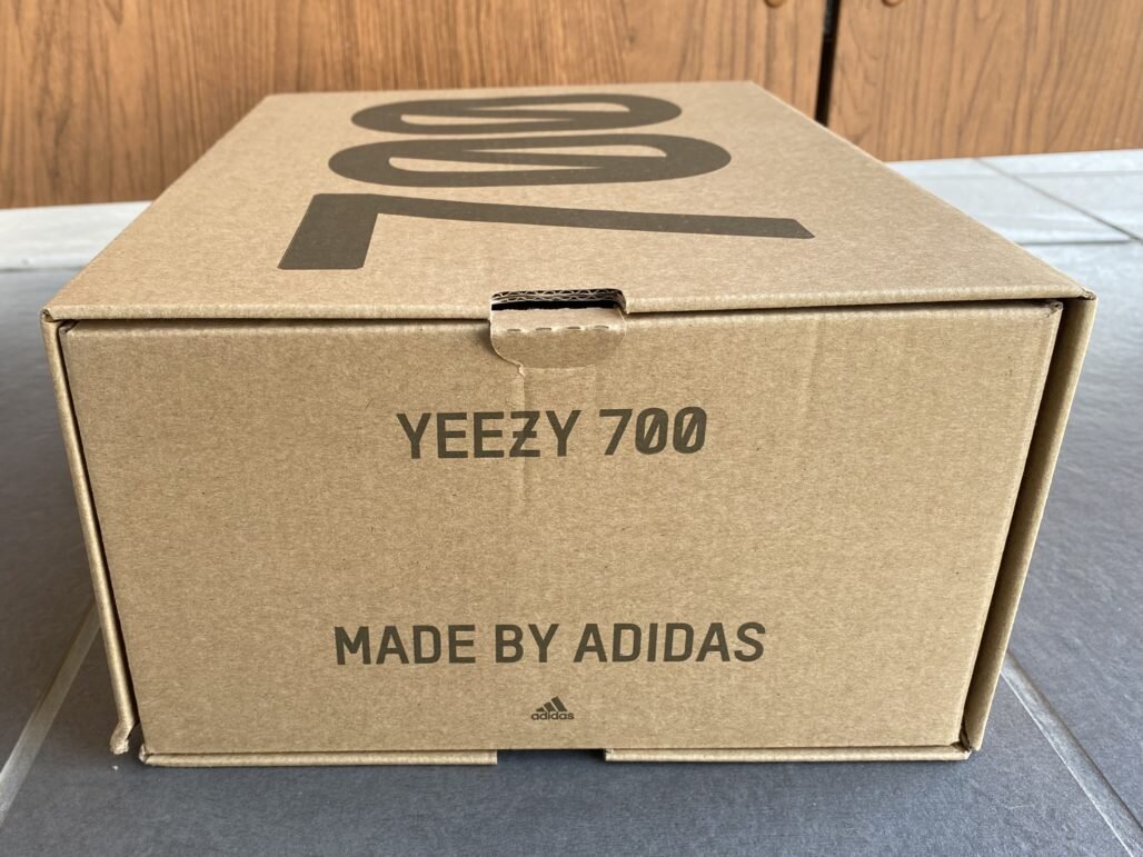 Adidas 700 outlet box