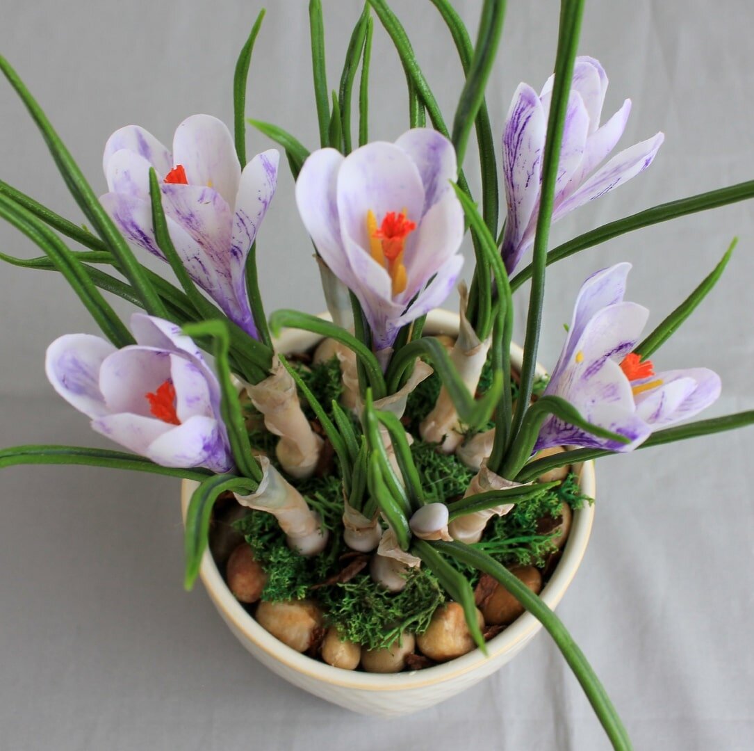 Крокусы из холодного фарфора