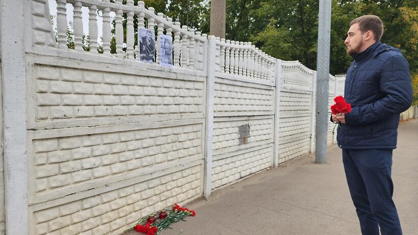    Стихийный мемориал жертвам взрыва газа в Балашихе ©Валерия Тингаева Фото