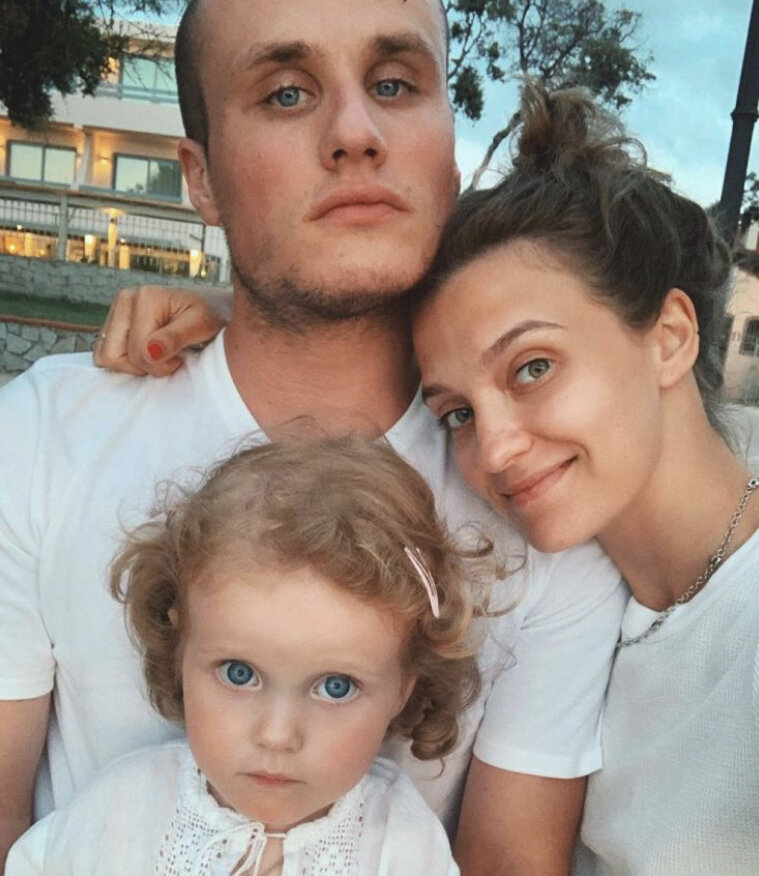    Никита Кукушкин и Анна Назарова с дочерью СофиейСоцсети Анны Назаровой