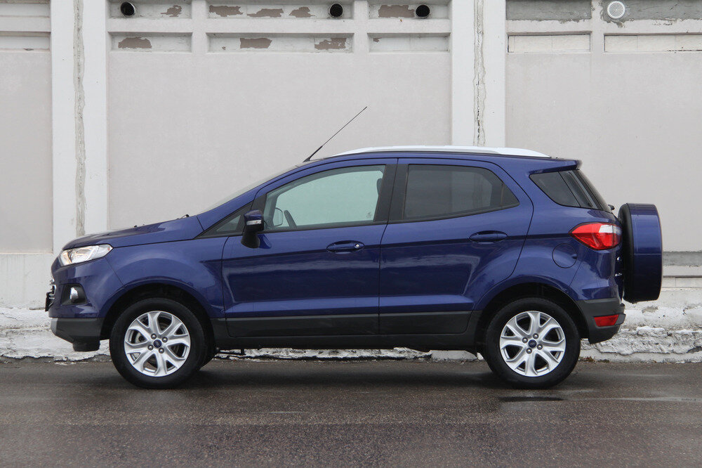 По  длине EcoSport не уступает конкурентам. Creta на 3 мм короче, а Kaptur  длинее, но всего на 30 мм.  А вот в ширину разница уже заметнее: Hyundai  шире на 15 мм, а Renault – на все 48 мм.