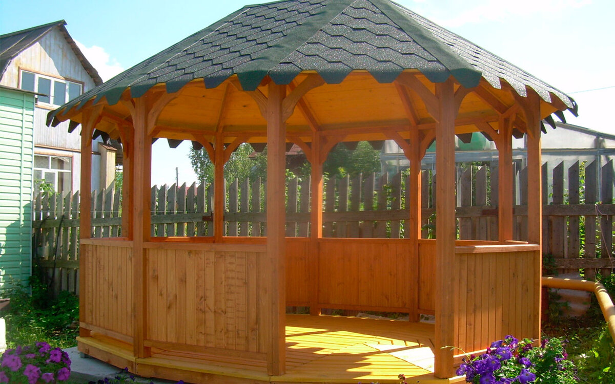 Пример беседки на дачном участке