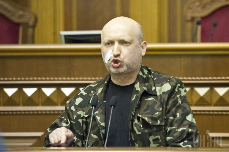 Секретарь Совета национальной безопасности и обороны (СНБО) Украины Александр Турчинов из-за плохого состояния дорог предложил использовать в стране легкие вертолеты как альтернативу наземному общественному транспорту. Об этом он заявил во время рабочей поездки на авиационное предприятие в Киевской области