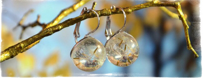 В случае с замужними женщинами такая же примета применима если потеряна была бижутерия, а не изделие из драгоценного металла.