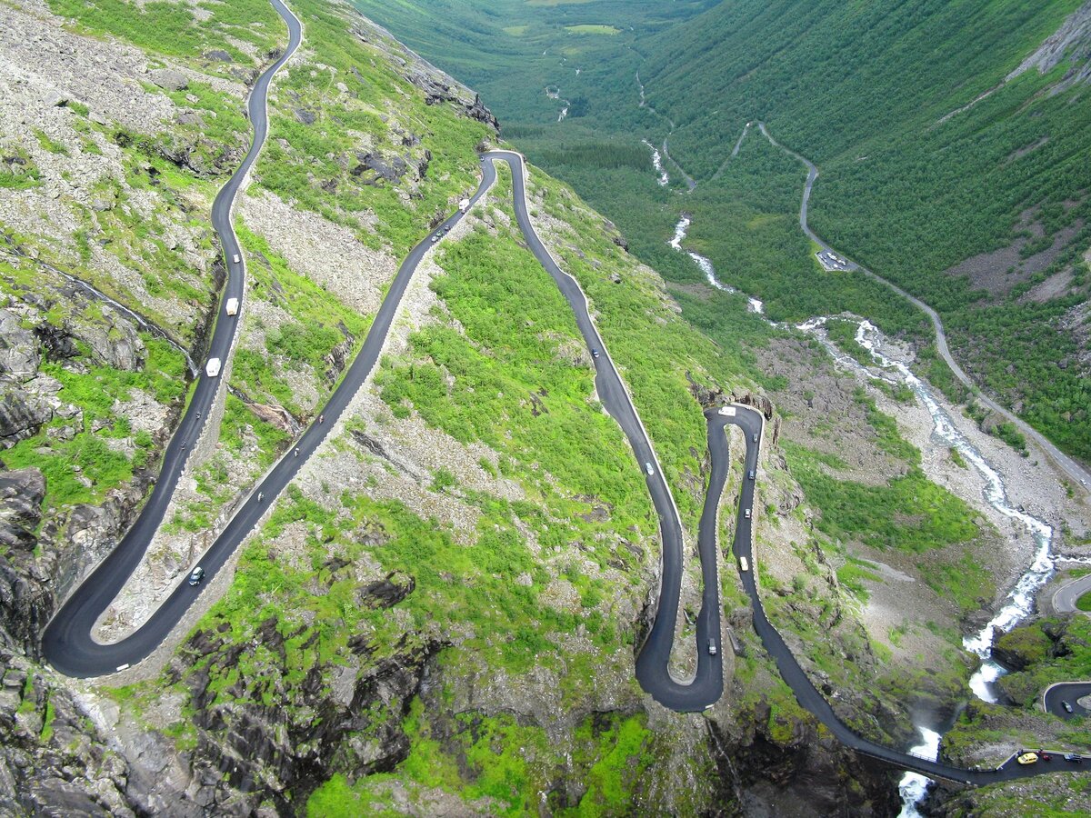 На фото - Дорога Троллей (Trollstigen), Норвегия. 