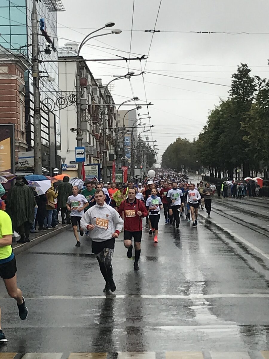 Сбу беговые. Легкая атлетика тренировки. Эмблема нацпроекта спорт. Специально беговые упражнения. Беговое движение.