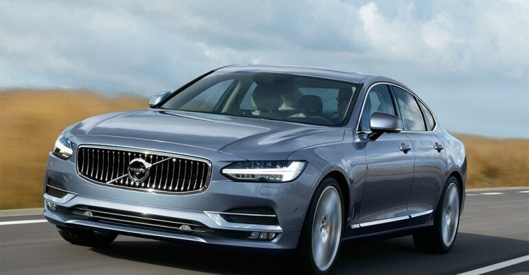 Наслаждение править этим флагманским седаном владельцу нового Volvo S90 теперь заменит еще больший комфорт: разнообразные электронные девайсы, гаджеты на новом уровне подменили в новом Volvo S90 действия человека за рулем
