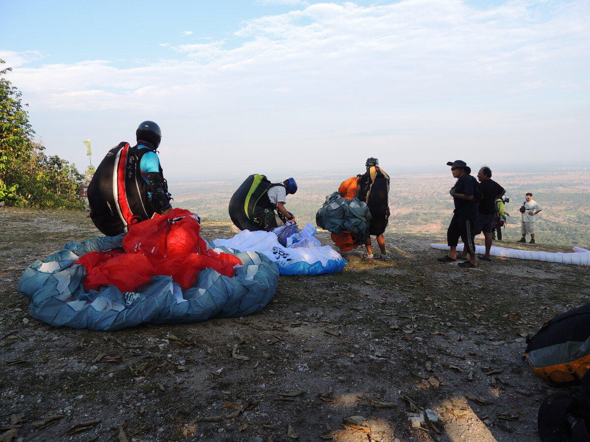 После дождя быстро образовалась очередь на старте.
