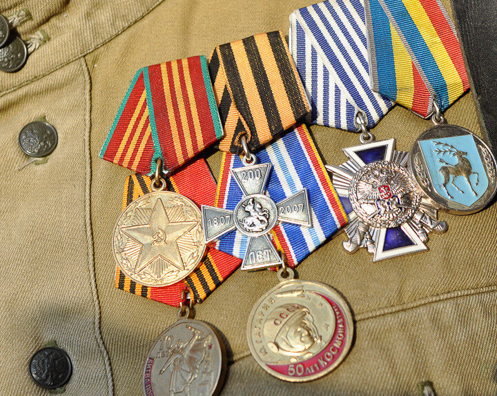 Добрый день! Сегодня я предлагаю Вам поговорить о клоунах. Да-да, именно о клоунах в казачьих мундирах.