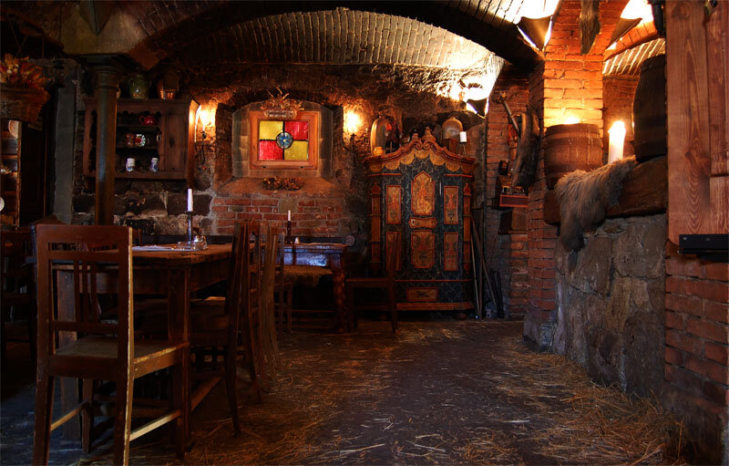 Самайн — кельтский праздник окончания уборки урожая. Знаменовал собой окончание одного сельскохозяйственного года и начало следующего. Впоследствии совпал по дате с кануном Дня всех святых, повлияв на традиции народно-католического праздника Хеллоуин.