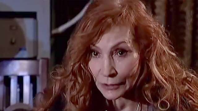 Джуна в последние годы жизни. Разбитая потерей сына, страшно одинокая, окруженная людьми, дущими ее кончину и уже делящие ее наследство... Именно такой она и предстает в последних интервью, не исключение и у автора "Идущих к черту" Соболева.