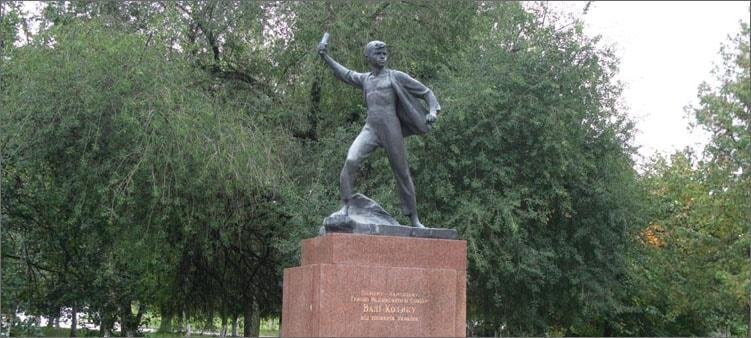 Рисунок 1. Памятник в родной Шепетовке