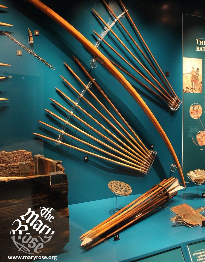Лук и стрелы, поднятые вместе с останками затонувшей в 1545 году "Мэри Роуз". Источник: maryrose.org