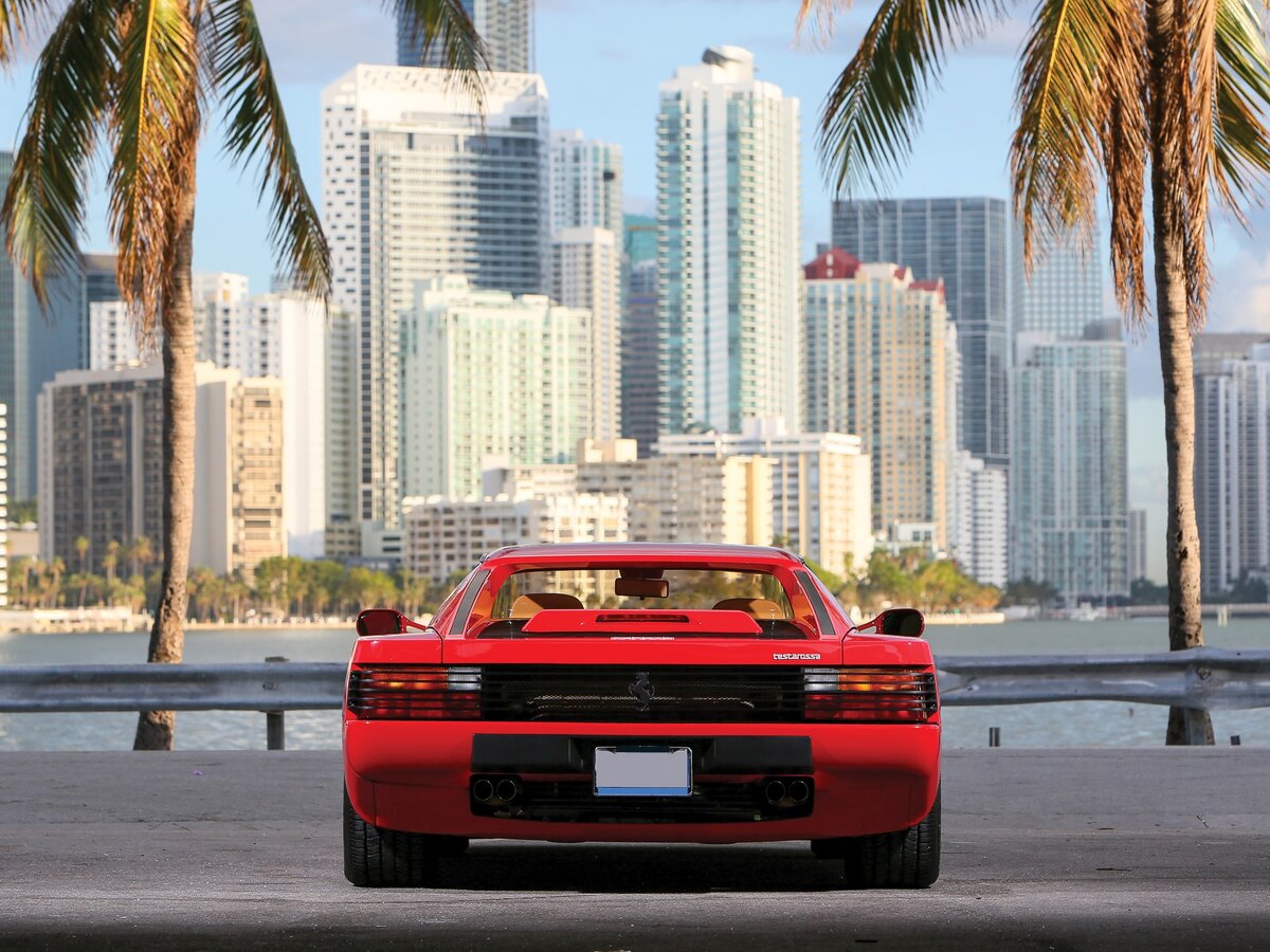 Ferrari Testarossa в ретровейв