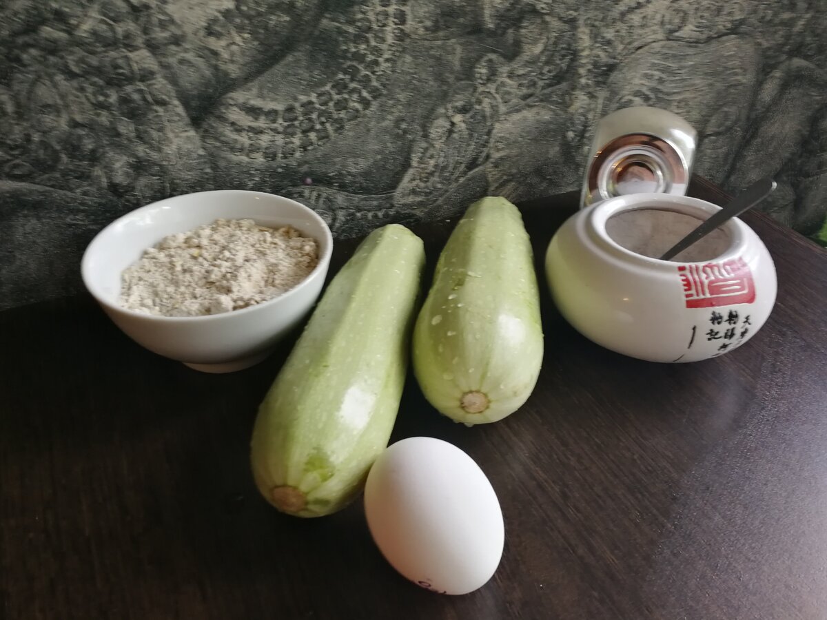 Все ингредиенты для кабачковых оладушков