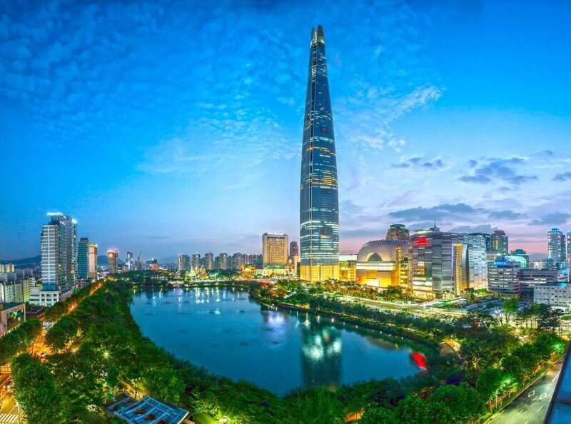 Фото by 롯데월드타워_롯데월드몰 https://www.instagram.com/p/BI7Yx9igTs9/