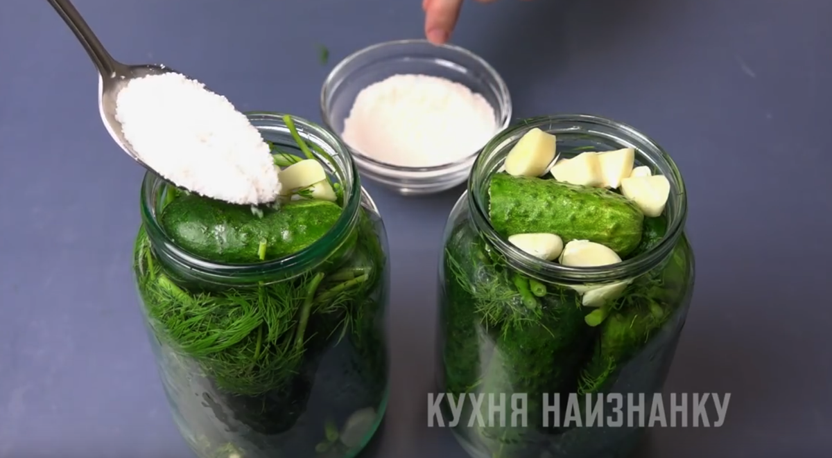 Кухня наизнанку овощи. Кухня наизнанку малосольные огурчики. Кухня наизнанку малосольные огурцы. Кухня наизнанку заготовки из огурцов. Огурцы заготовки кухня наизнанку.