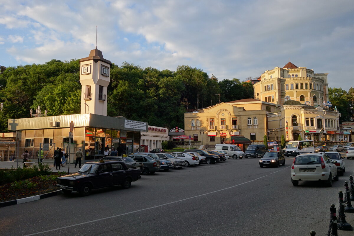 Кисловодск ул д. Улица Кисловодская Кисловодск. Кисловодск площадь. Привокзальная площадь Кисловодск. Площадь Кисловодска 2023.