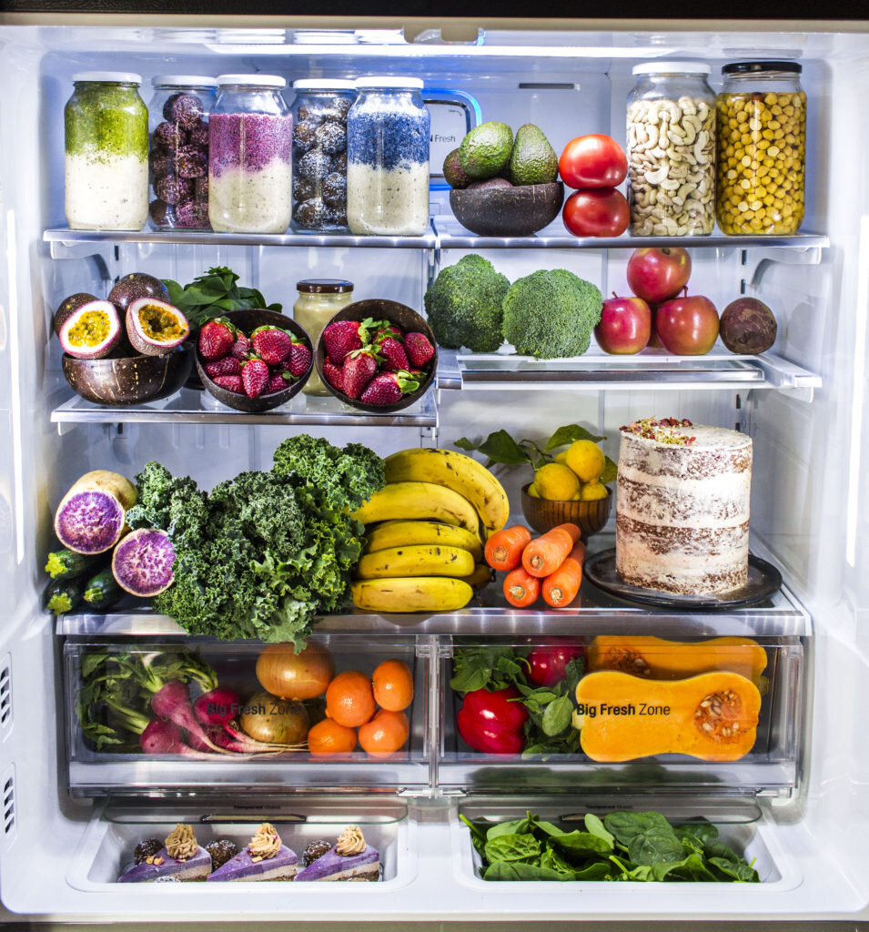 Какой продукт есть в холодильнике. Холодильник с продуктами. Полный холодильник продуктов. Холодильник с едой. Холодильник с полезной едой.