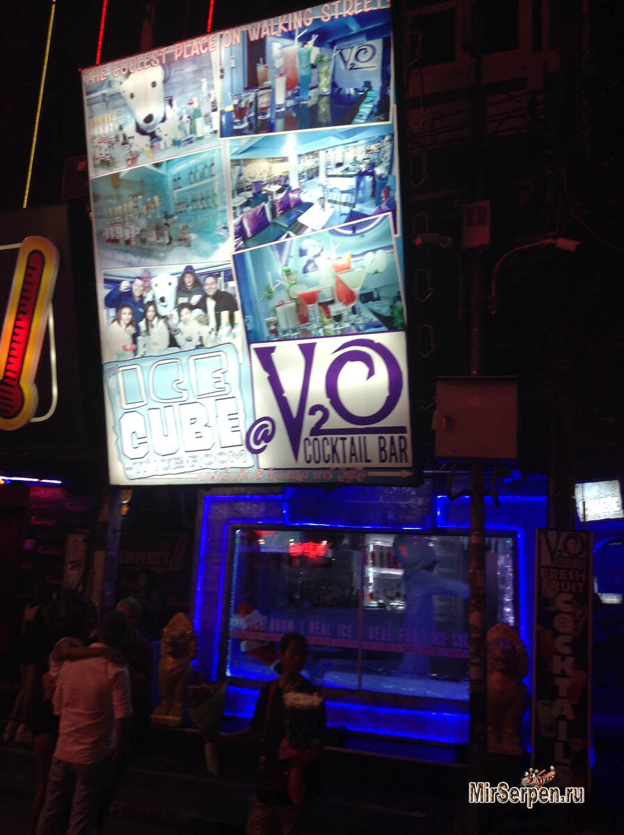 Вход в ICE BAR V2O со стороны Walking street
