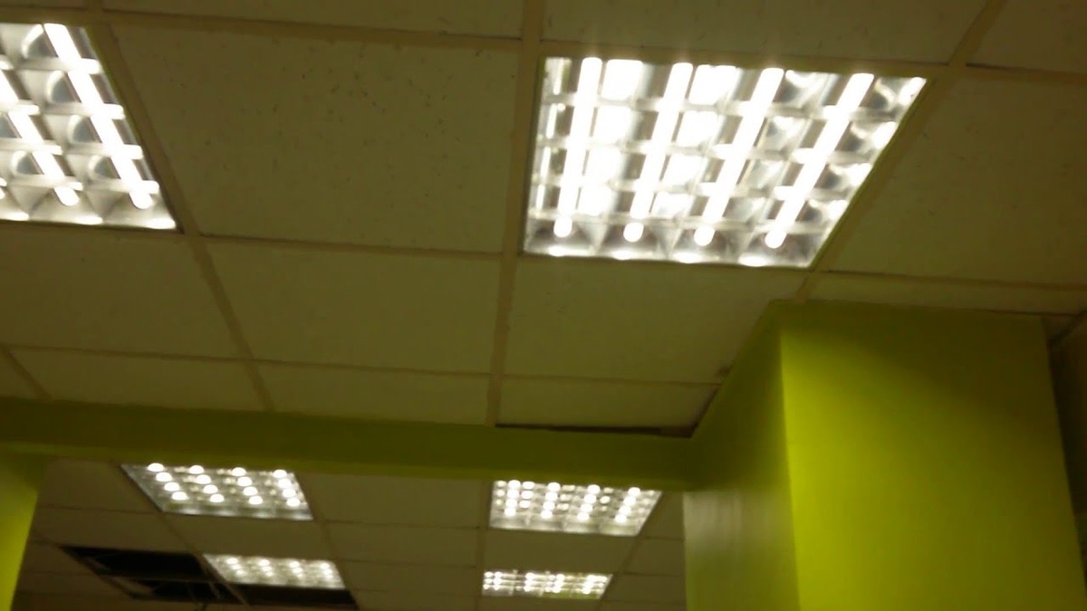 Работа ртутной (люминесцентной) лампы в светильнике Армстронг