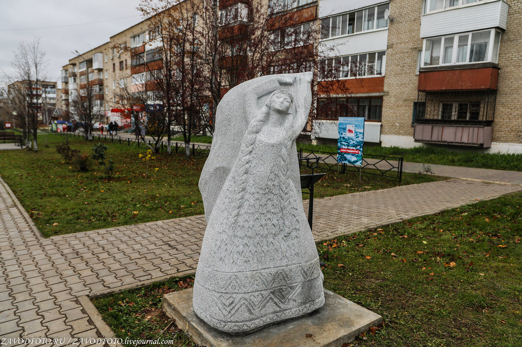 Коми пермяцкий техникум. Кудымкар аллея Кудым Оша. Аллея Кудым Оша Кудымкар статуи. Памятник Кудым Ошу. Кудымкар столица Коми-Пермяцкого округа.