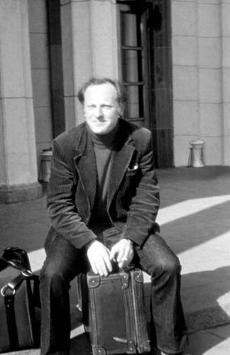 
Бродский на чемоданах)
