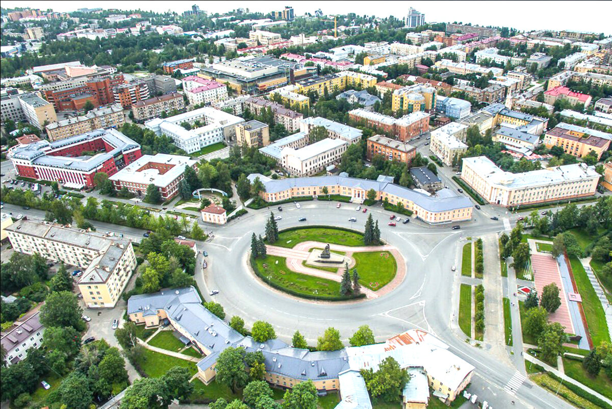 Тертым город. Столица Карелии Петрозаводск. Петрозаводск центр города. Республика Карелия столица — город Петрозаводск. Площадь Ленина Петрозаводск.