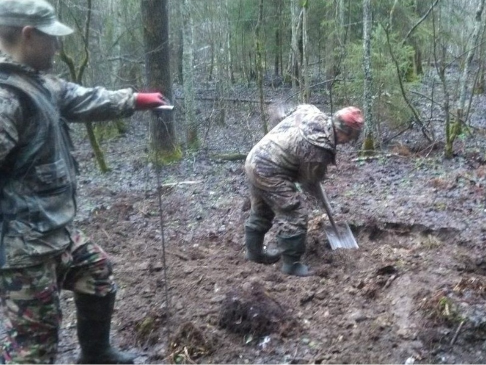 Найденный охотниками самолёт обследовали бойцы поискового отряда «Находка».
Фото: поисковый отряд «Находка»