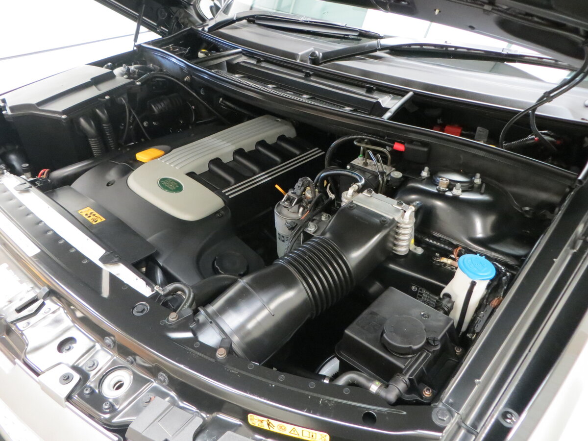 Сердце BMW 2.9 дизель под капотом Range Rover. Мотор хороший, но его явно мало для такого тяжелого внедорожника.