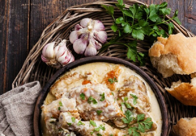 Курица по-кабардински – очень нежное, сочное и невероятно вкусное блюдо