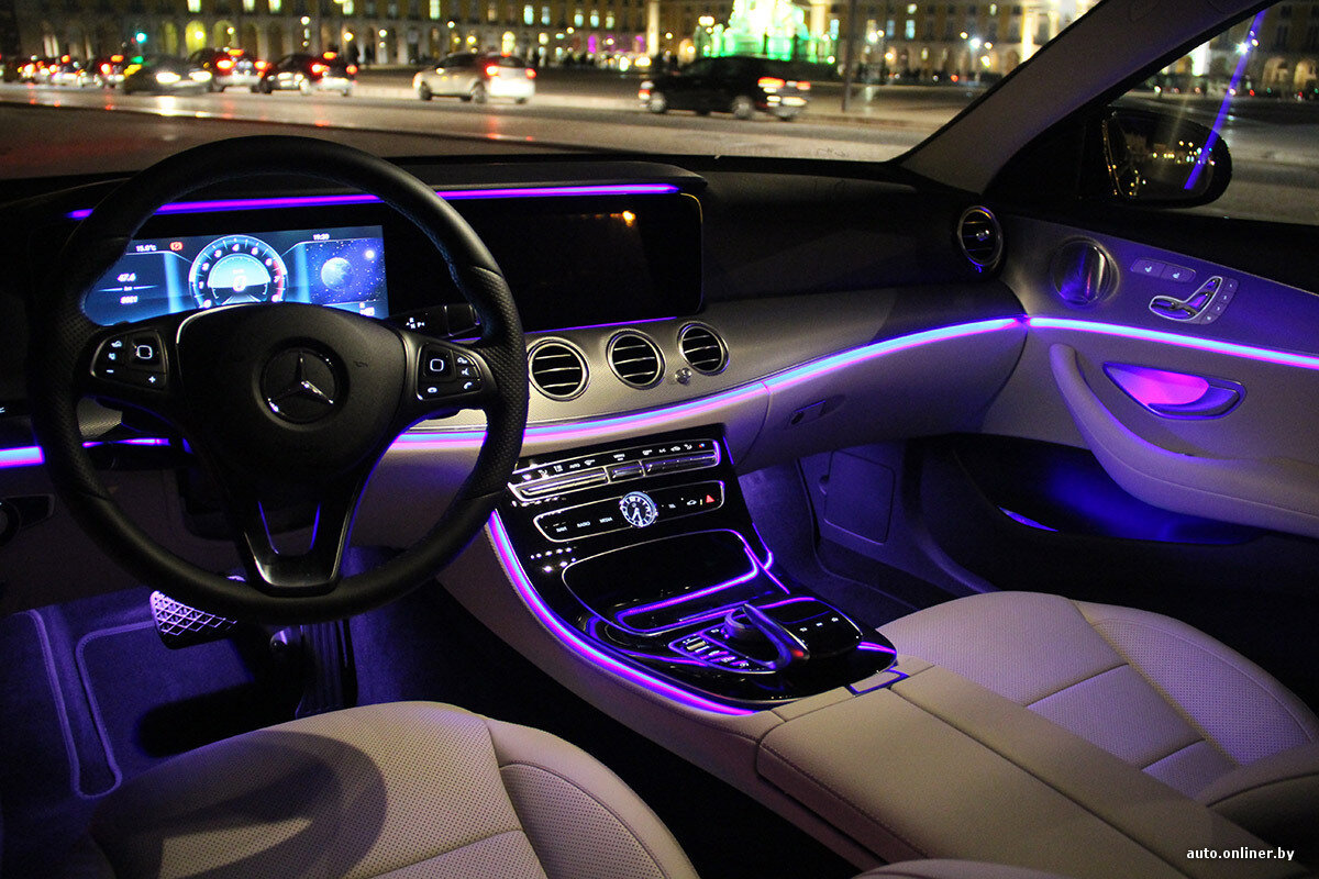 Включи цвет подсветки. Подсветка салона Мерседес w213. Mercedes w222 Ambient Light. Мерседес e200 салон с подсветкой. Подсветка салона Мерседес w213 купе.