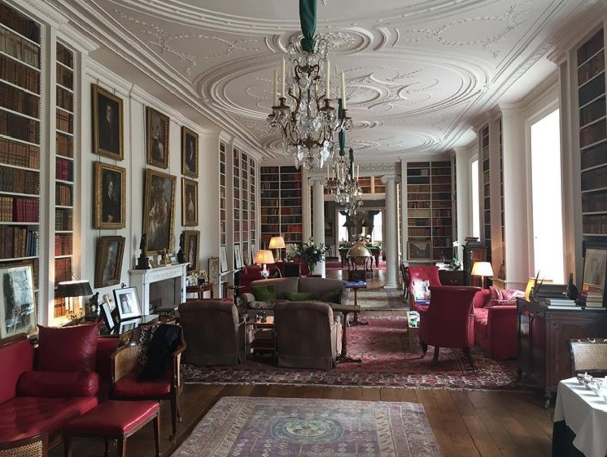 Поместье элторп нортгемптоншир. Кенсингтонский дворец диана. Лондон кенсингтонскиц даореу. Дом принцессы дианы. Кенсингтонский дворец уильяма и кейт.