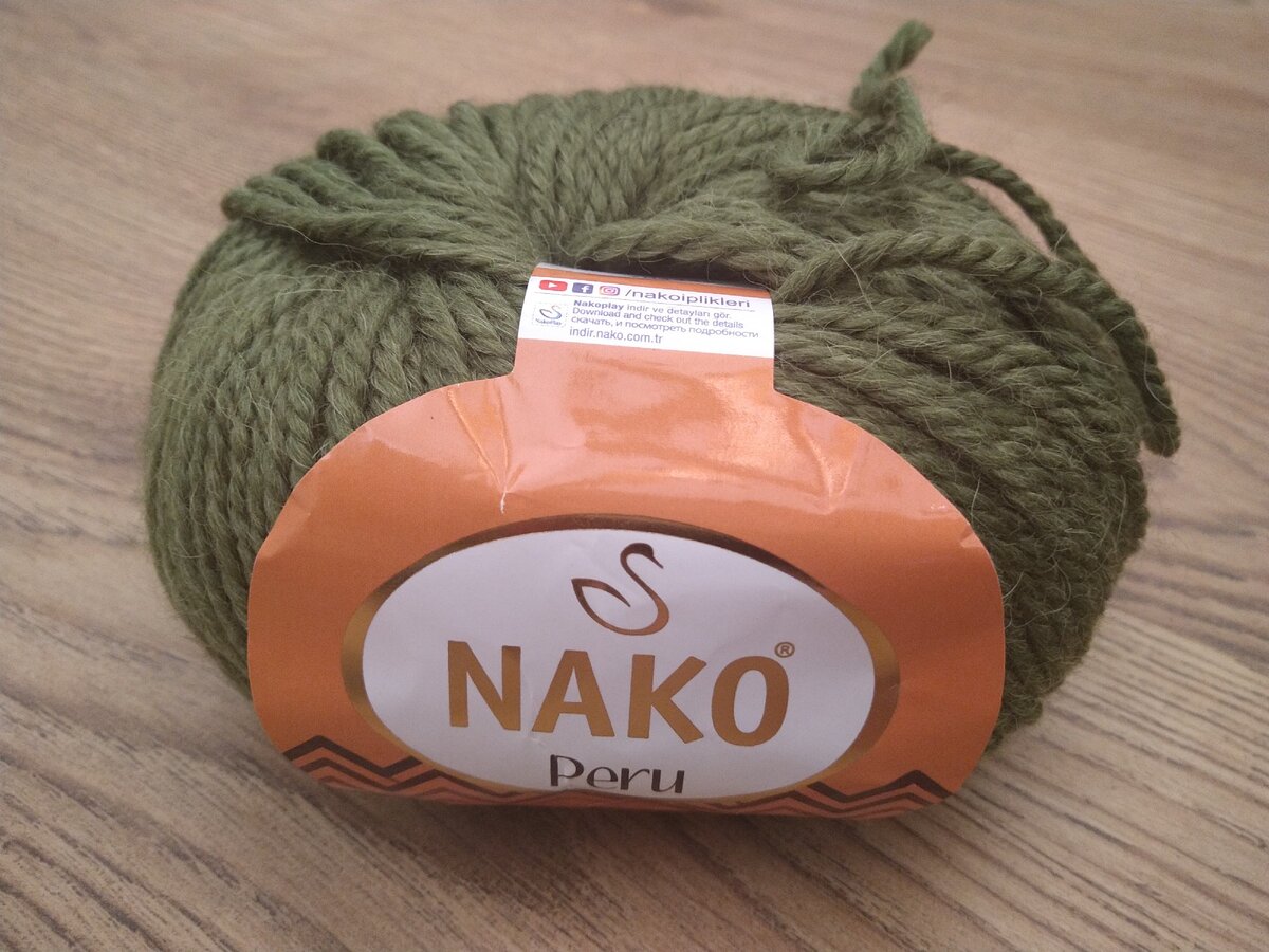 Цвет мне нравится, и к рукам приятная, но моё лицо немного колет.