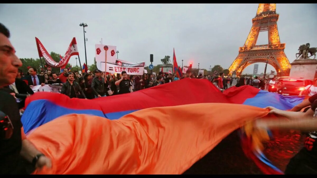 поддерживать соотечественников из Франции очень удобно и безопасно
