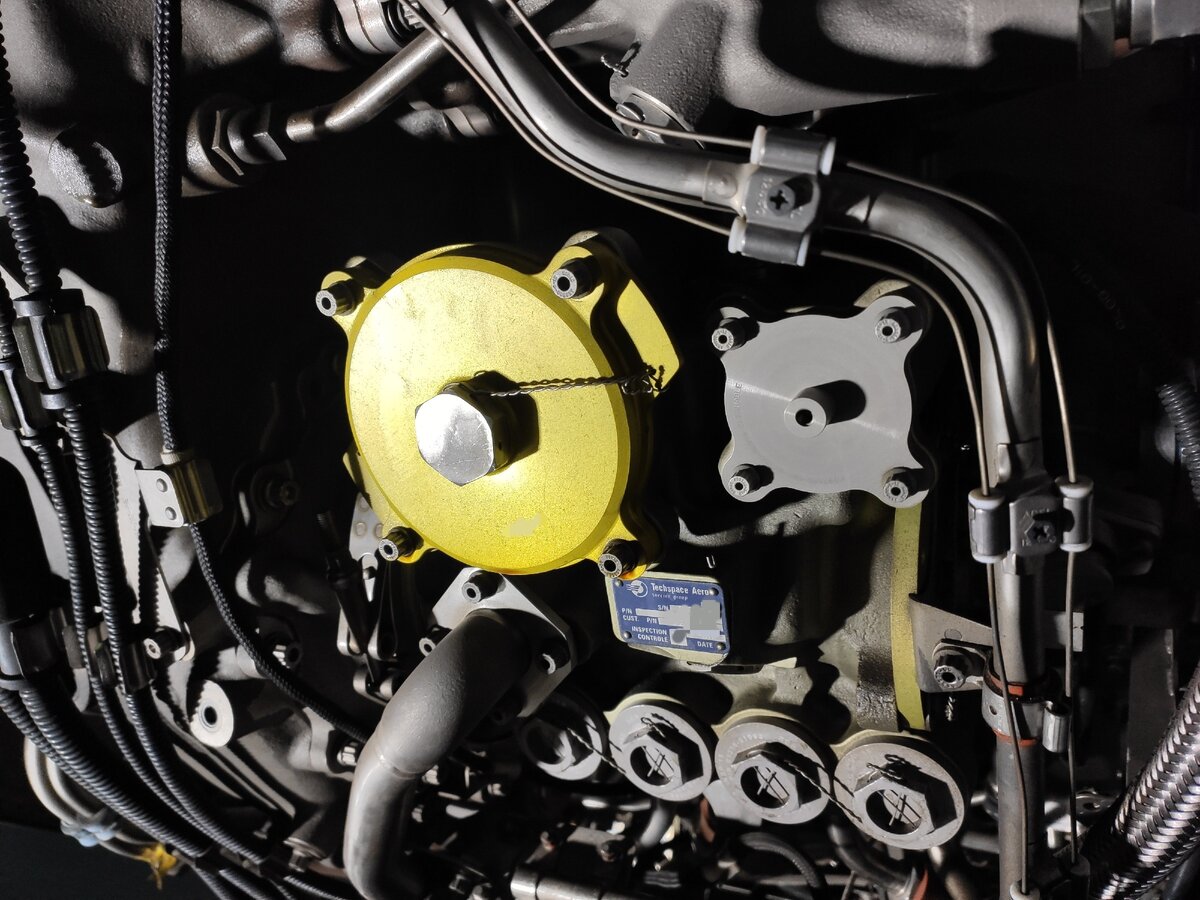 Расположение масляного фильтра на двигателе SaM-146