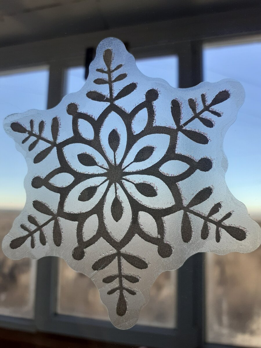 Снежинка на окне