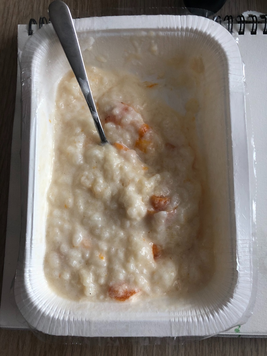 Так выглядит рисовая каша с курагой