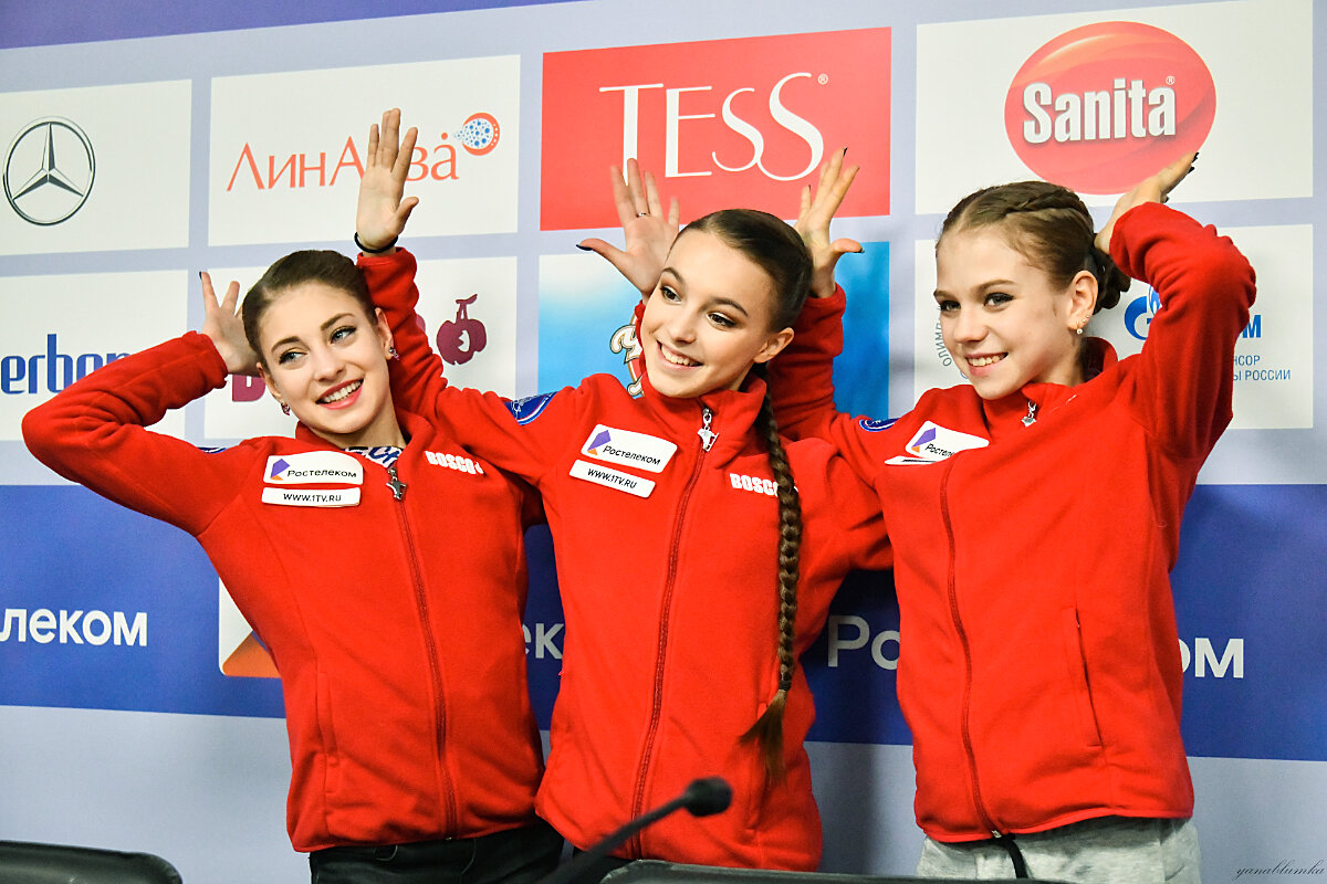 Алёна Косторная, Анна Щербакова и Александра Трусова. Фото: Яна Савельева/yanablumka.com