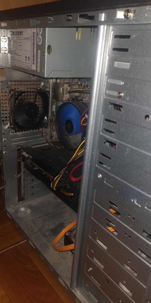 ТАК ДЕЛАТЬ НЕЛЬЗЯ ЭТО МОЙ ПК ХЕХЕ) ЗДЕСЬ МНОГО ПЫЛИ 