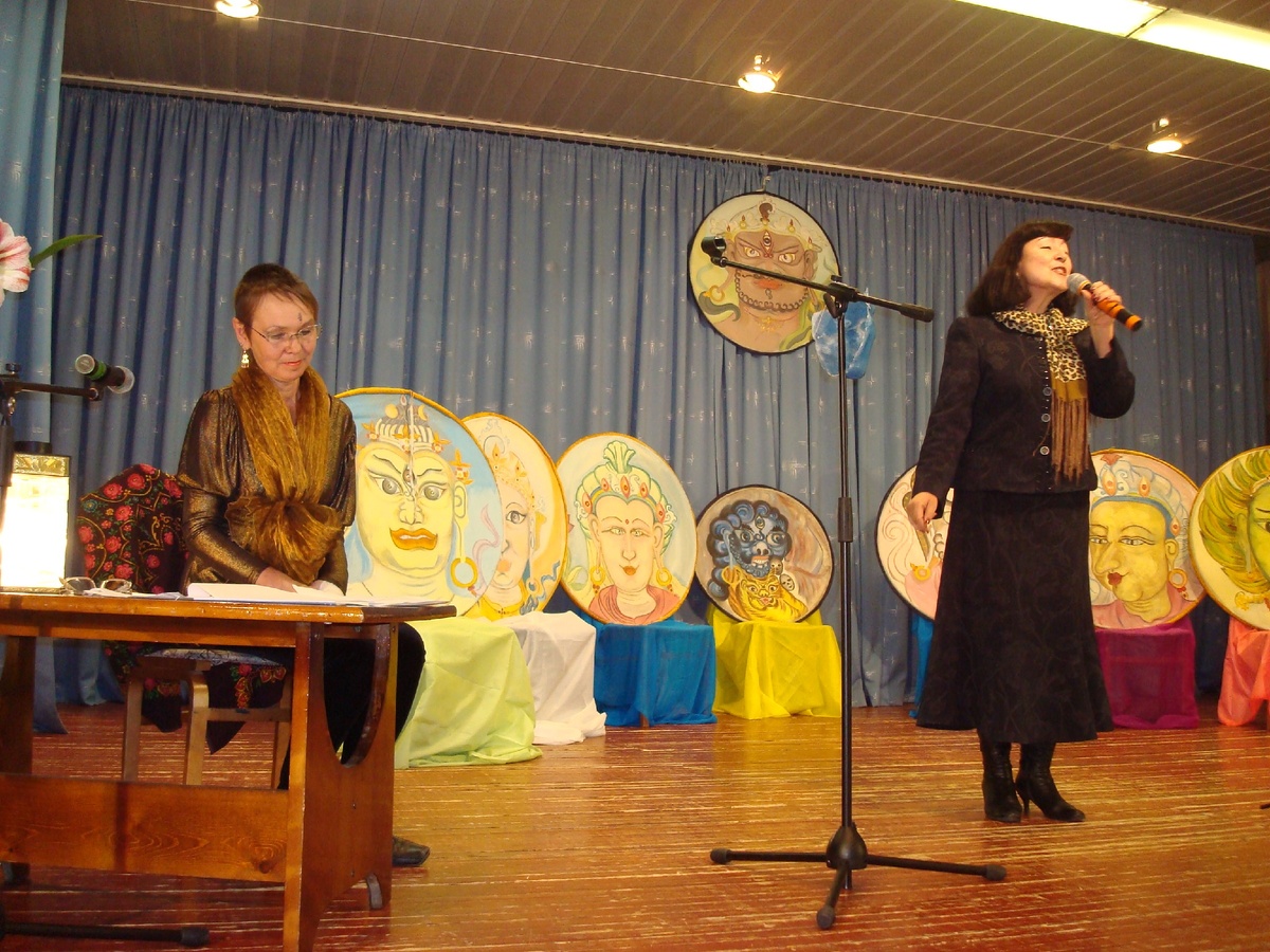 Творческий вечер Т.Н. Ветровой 2011.  С микрофоном Г.М. Чернова, за столом Т.Н. Ветрова