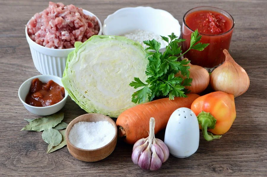 Муки луки. Ингредиенты для борща. Продукты для борща. Ингредиенты для голубцов. Набор продуктов для борща