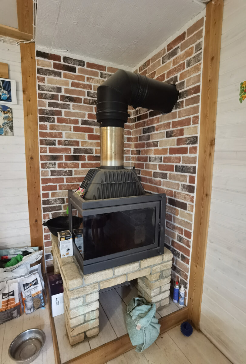 Осень поставлю за каминной топкой тепловой щиток в 2 оборота, отлично увеличит кпд от камина.