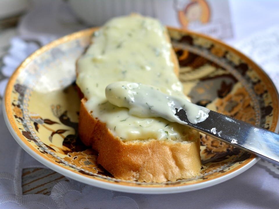 Самый вкусный бутерброд с сыром и зеленью.
