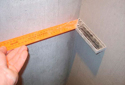 Как выровнять углы стен под 90 градусов?
