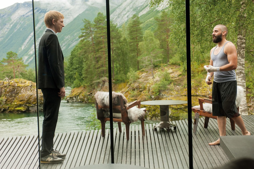 Домналл Глисон и Оскар Айзек в фильме "Ex Machina" (2014) | © Universal Pictures