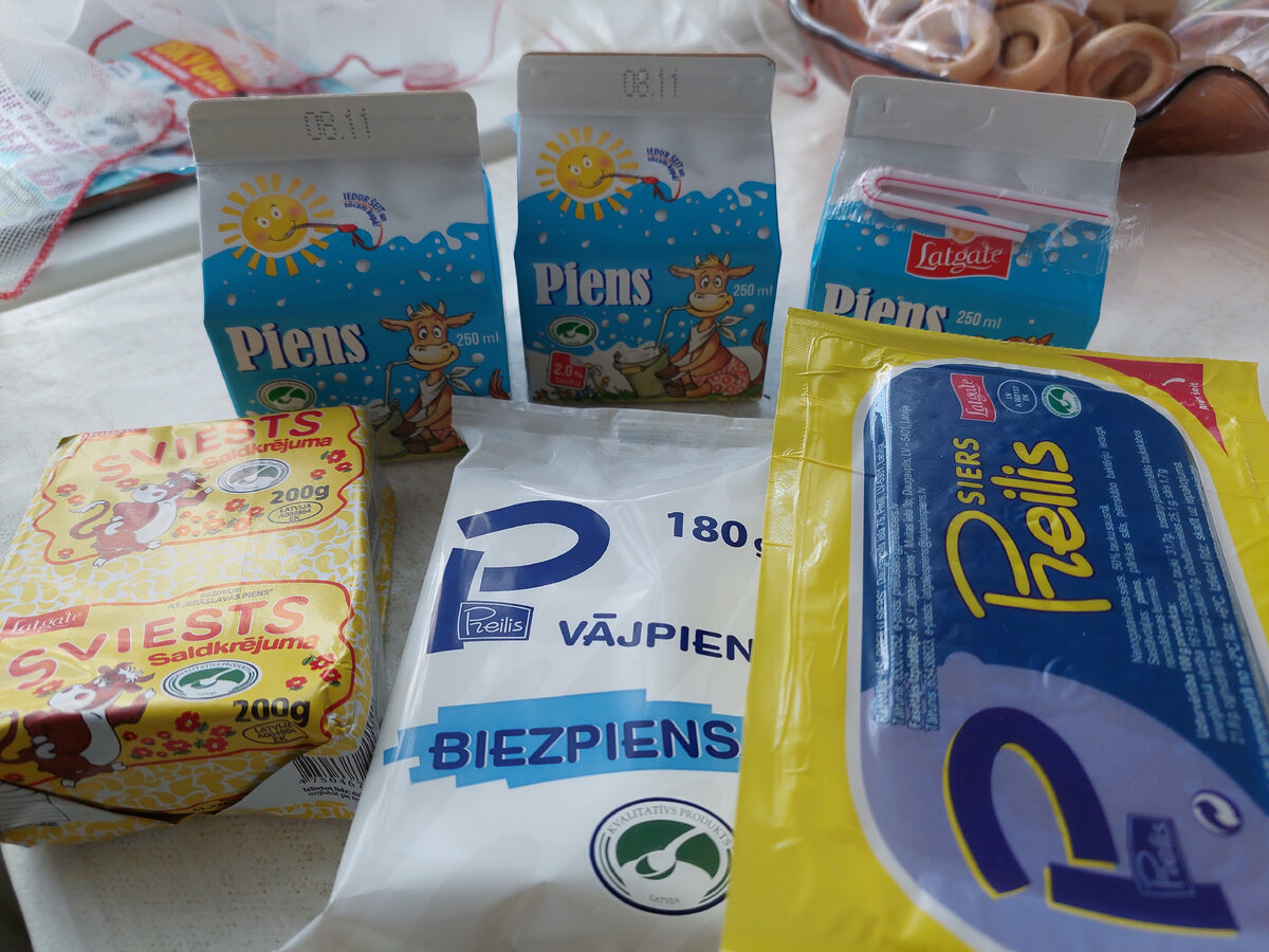 На втором фото отдельно молочная продукция, на третьем - 