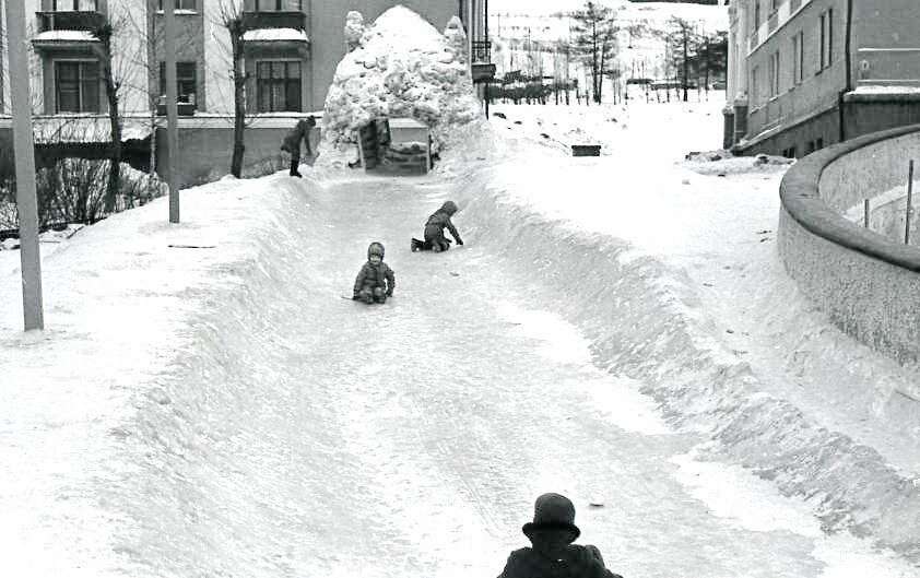 Горка у дворца культуры